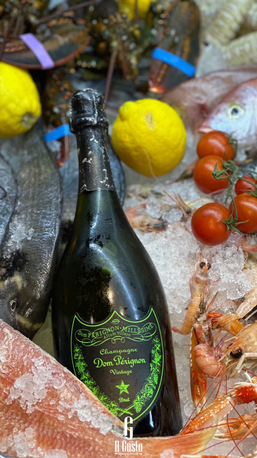 Dom Pérignon sul ghiaccio circondato dal pescato fresco del giorno da Il Gusto